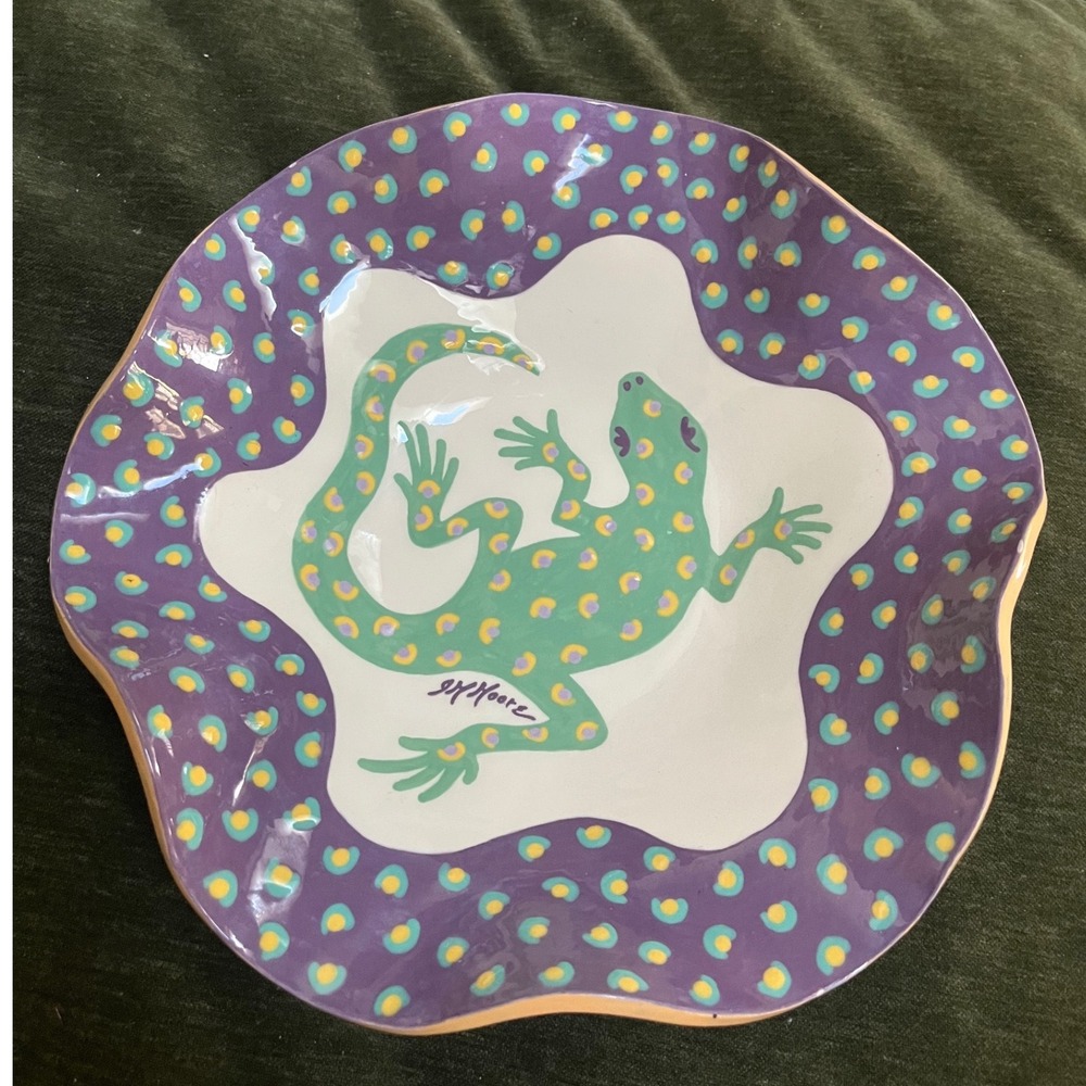 Whimsical folk art Southwest style, Gecko lizard Wavy edge Bowl‎ purple green